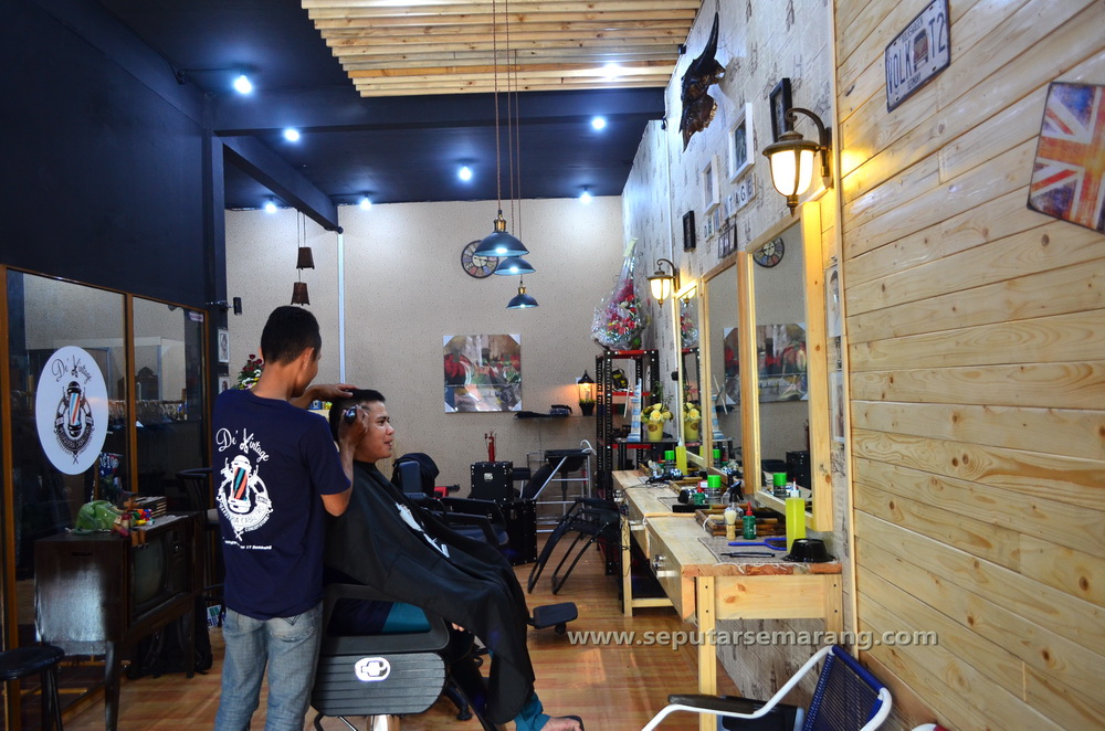 De Vintage Barbershop Concept Store Seputar Semarang