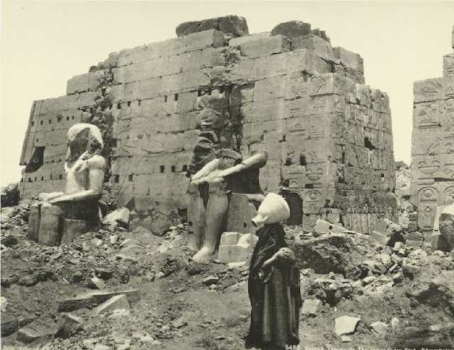 Карнакский храм Тутмоса III, [статуи Аменхотепа I]