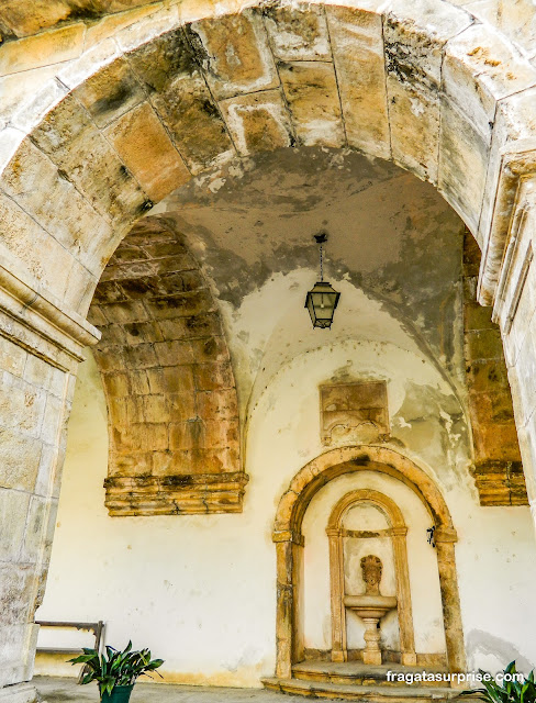 Claustro do Convento de Santa-Clara-a-Nova em Coimbra, Portugal