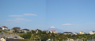 珍しく富士山の傘雲がたくさん