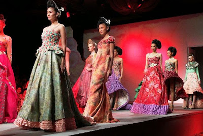 Koleksi Baju Kebaya Untuk Fashion Show Modern Terbaru