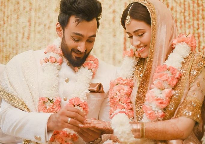 Sana Javed and Umair Jaswal Post ‘Baat Pakki’ Picture on Instagram!