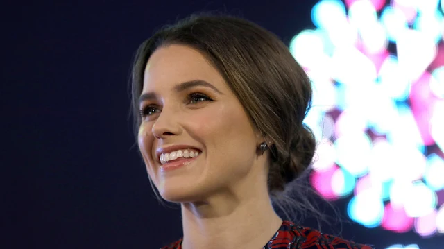 Why is Sophia Bush’s voice so raspy?