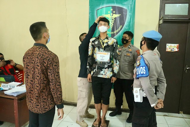 Bag. Sumda Polres Lampung Timur lakukan Pemeriksaan Administrasi Awal Bagi Para Calon Siswa Anggota Polri TA 2021