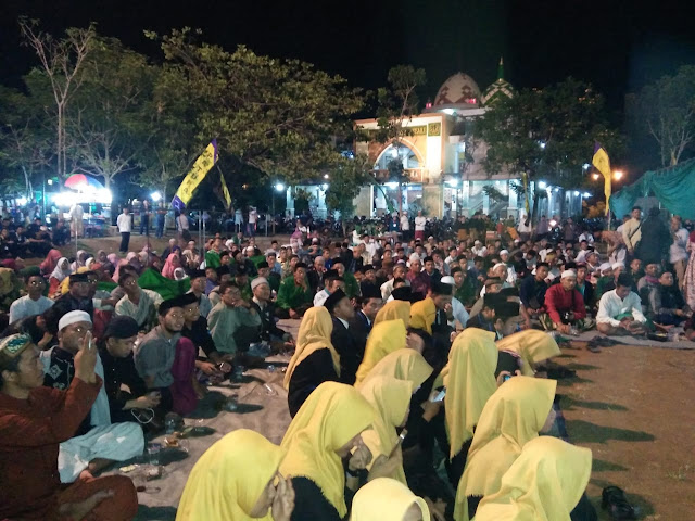 Majelis Sholawat Jatisari dan KORDAIS UIN Walisongo Semarang gelar “Ngaji Budaya” memperingati menyambut Maulid Nabi Muhammad SAW di lapangan Masjid Jami’ Jatisari.
