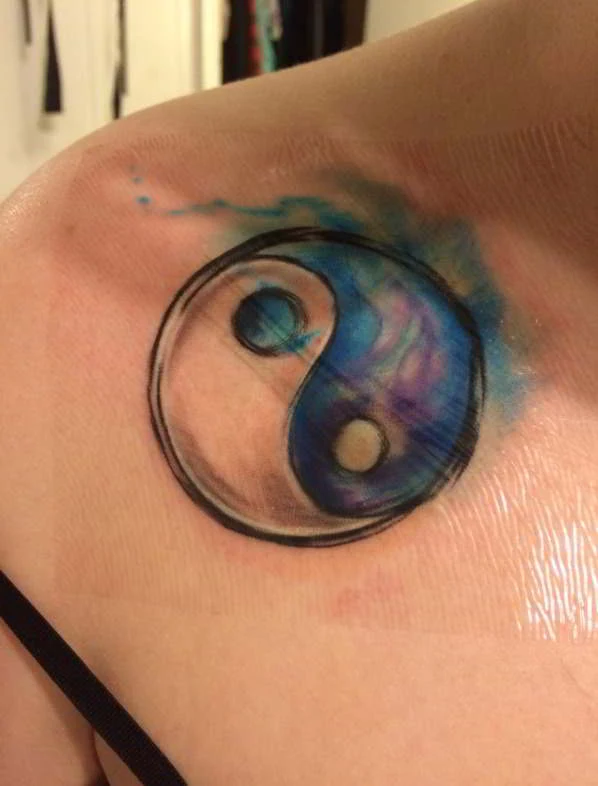 Imagen de un tatuaje de yin yang y su significado