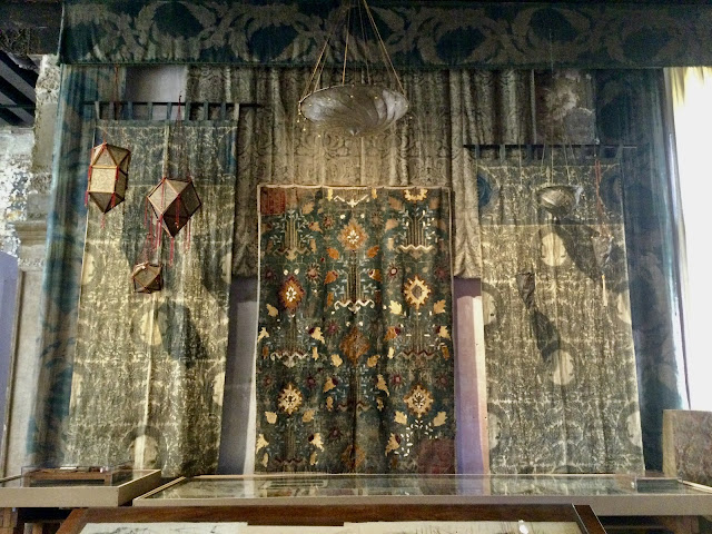 Silk panels by Mariano Fortuny - Photo: Cat Bauer