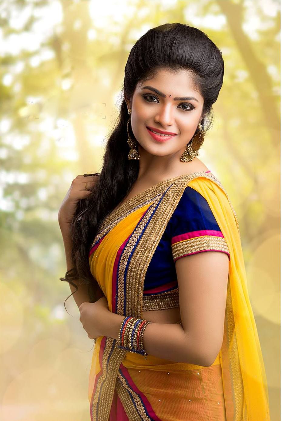 ACTRESS ATHMIKA HD PHOTOS & WHATSAPP GROUP LINKS