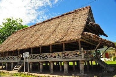 rumah-adat-baileo-suku-ambon