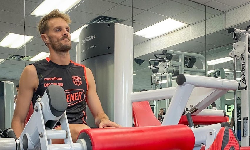 Arquero de BSC Javier Burrai, realiza trabajos de Gimnasio.