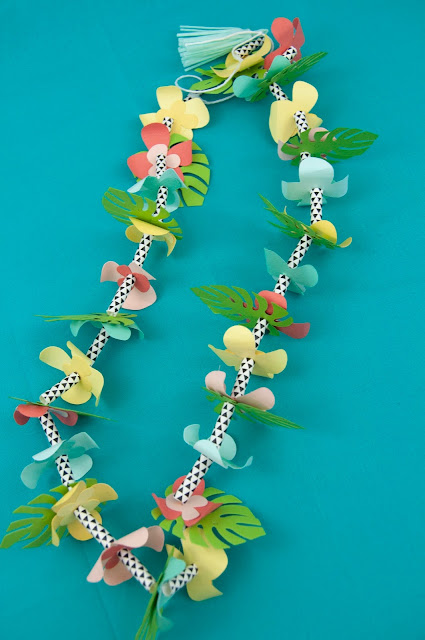 Mother's Day Paper Flower Lei Tutorial with Jen Gallacher for www.jengallacher.com #paperflowers #paperlei #lei #mothersdaycraft #jengallacher