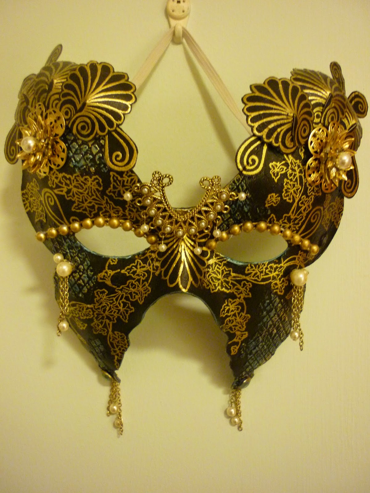PaperArtsy: GD: Liz Borer Project #3 Mardi Gras Mask