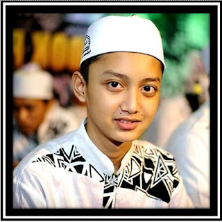 Gus Azmi Lirik Lagu Ibu AKu Rindu versi Zaujati - Subbanul 