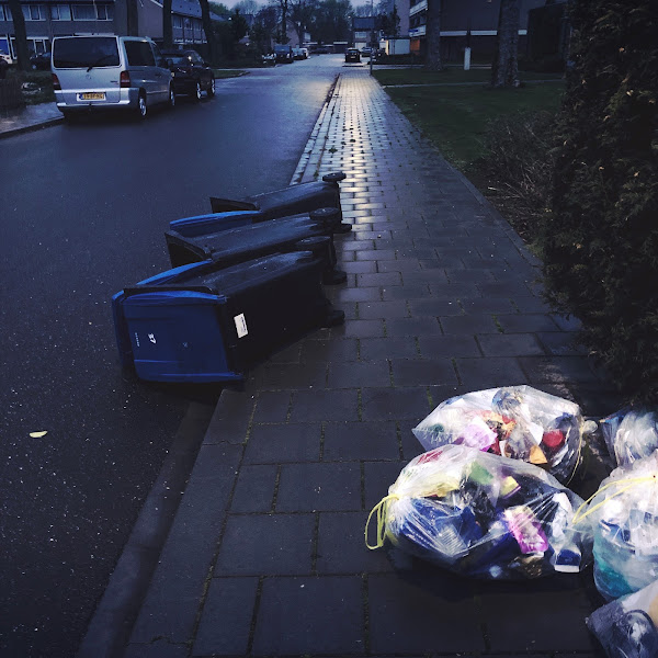 Omgewaaide papiercontainers, Zevenaar