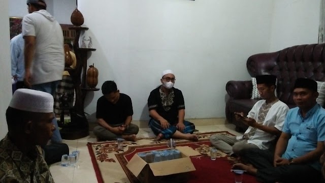 Wabup Oky Iqbal Frima, SE., Takziah Kerumah Duka Keluarga Besar Ustadz Ahmad Yasin