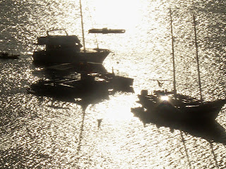 Estes são alguns dos barcos que ficam na Praia de Mucuripe em Fortaleza.