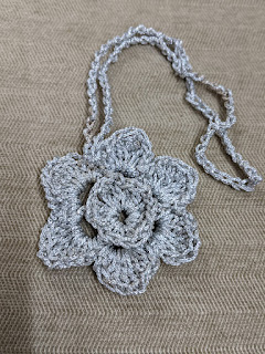 Cute little 3-D flower luggage tag ready to use