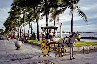 A kalesa at Manila Bay