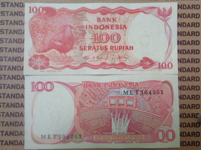 Uang Kertas Kuno 100 Rupiah Tahun Emisi 1984 Gambar Burung Dara Mahkota-Goura Victoria