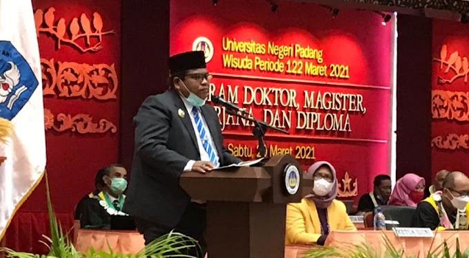 Bupati Padang Pariaman Suhatri Bur Sampaikan Orasi Ilmiah pada Wisuda UNP