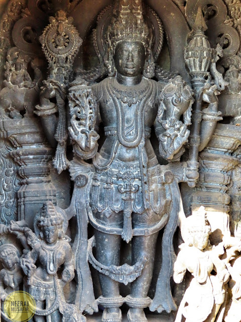 Statues in Belur Temple