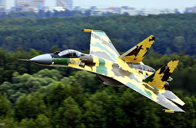 Pesawat Tempur Sukhoi SU-35 Flanker