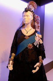 Queen costume Victoria Abdul