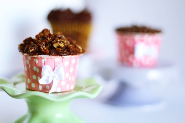 Cupcake crocante coberto com salted caramel ganache