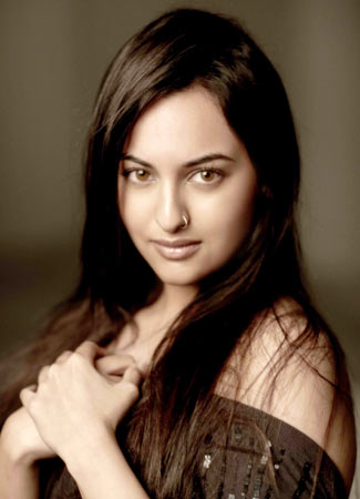 Sexy Wallpapers on Dabangg Actress Sonakshi Sinha Hot Wallpapers  Biography  Photos