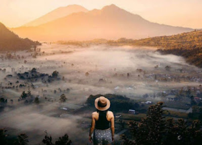 Panorama indah Gunung Batur dilihat dari Desa Pinggan