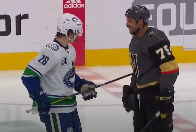 Antoine Roussel chirps with Ryan Reeves, Canucks vs Golden Knights 8/23/2020