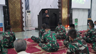   Tausiah di Markas Kostrad, Ustadz Yusuf Mansur Ajak Prajurit Kostrad Selalu Bersholawat