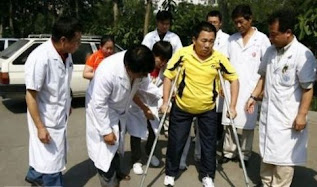 peng; peng shulin; shulin;cut in half; decapitated; learning to walk; bionic legs; prosthetic limbs