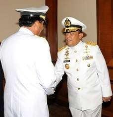 KSAL Laksamana TNI Soeparno (kanan) 
