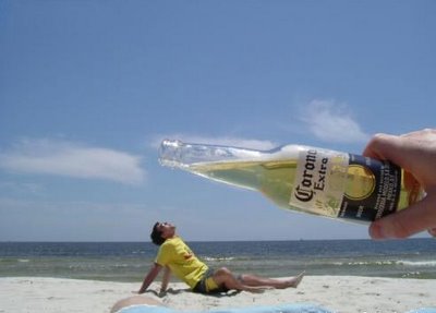 funny-beach-photos-corona-big-bottle (image)