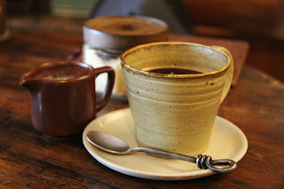 foto Cangkir untuk Warung kopi yang unik