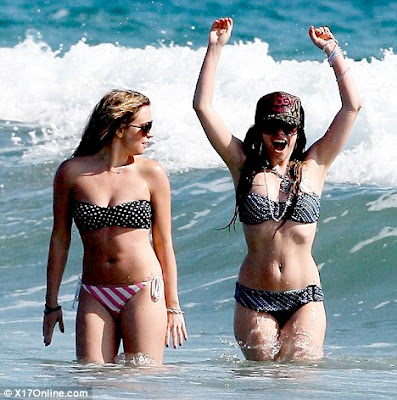Avril Lavigne Looks Hot In Sexy Bikini In Malibu