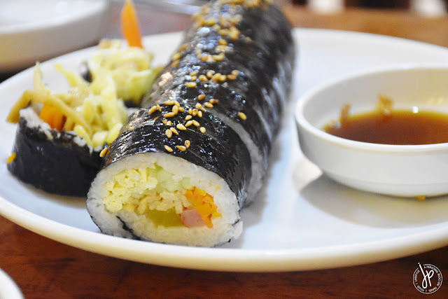 regular kimbap with dipping sauce