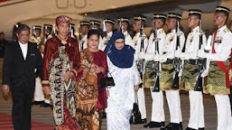  Wearing Balinese Traditional Clothing, Jokowi arrived in Kuala Lumpur