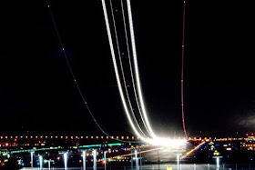 Skyline Jejak Pesawat Di Rubah Menjadi Sebuah Seni Oleh Fotographer [ www.BlogApaAja.com ]