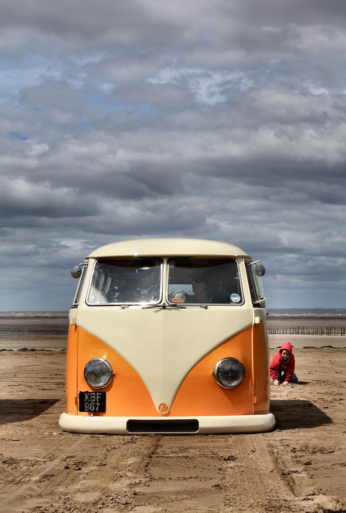 Earth meet VW Bus Posted by Laurens Tinholt at 2248