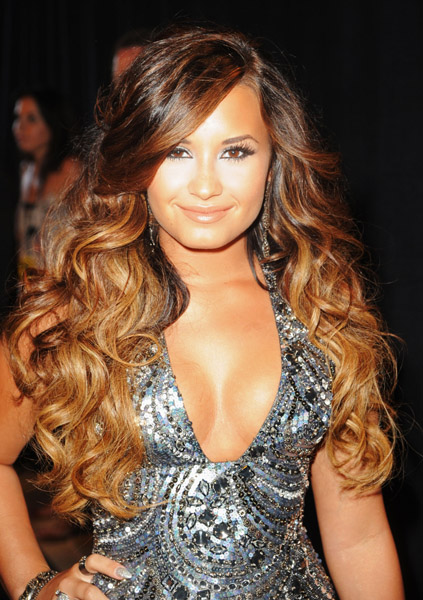 Demi Lovato looked flawless at last night's VMA's That hair I want NOW