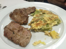 Secreto y tortilla de ajos tiernos Secreto y tortilla de ajos tiernos