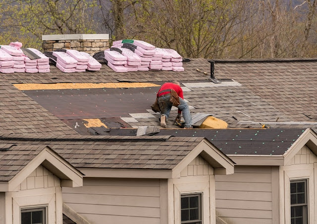 When to Roof Replacement Des Moines IA versus Roof Repairs Des Moines IA your roof