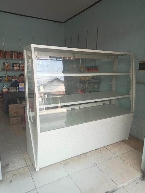 Etalase Display TOko Roti Bakery Semarang