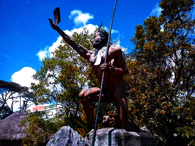 Monumen Patung Kepala suku Ukumearik Asso
