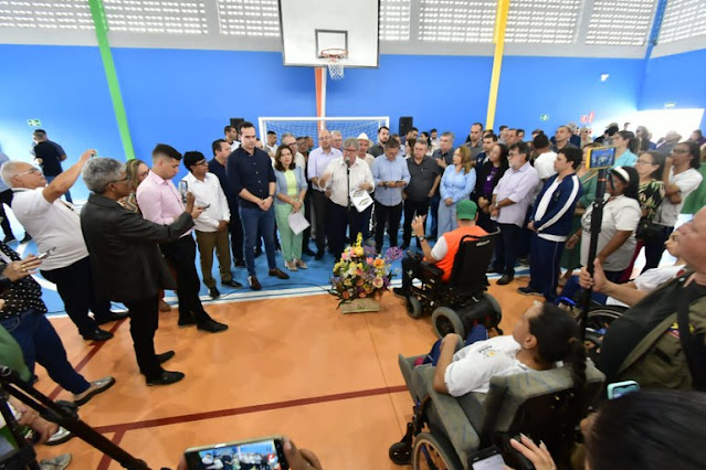 João Azevêdo inaugura Ginásio Poliesportivo da Apae em Campina e anuncia construção de piscinas cobertas