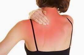 Por qué es tan común el dolor en zona de hombros y omóplatos.