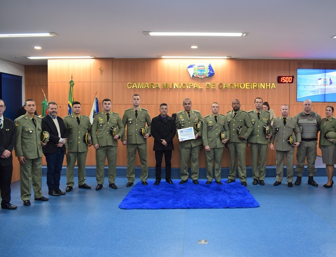 Tenente-Coronel Ivens Giuliano e oficiais do 26°BPM recebem homenagem na Câmara de Vereadores de Cachoeirinha pelos 25 anos do Batalhão