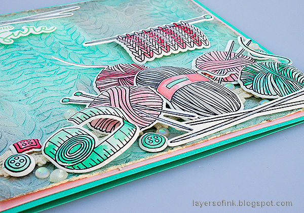 Layers of ink - Knitting Card Tutorial by Anna-Karin Evaldsson. Apply Texture Paste through the Simon Says Stamp Chunky Knit stencil.